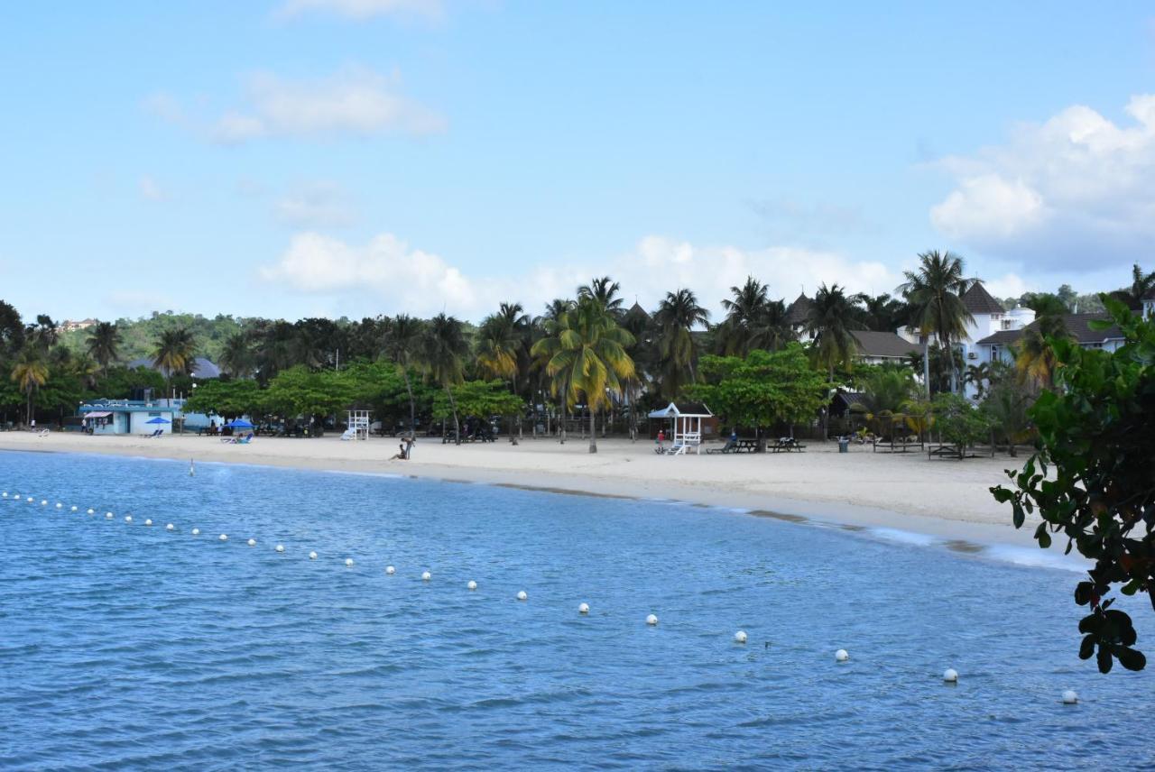 Czar'S Sanctuary- Apt B4 At Sandcastle Ocho Rios Buitenkant foto